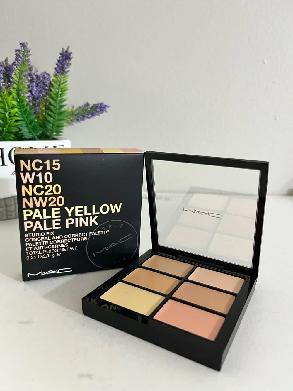 Light~ MAC Studio Fix Conceal And Correct Palette, Full Size, 0.21 OZ, New